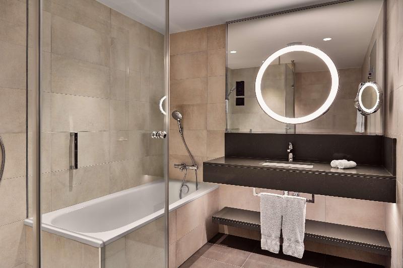 디럭스 룸 킹사이즈 침대, Novotel Bogor Golf Resort