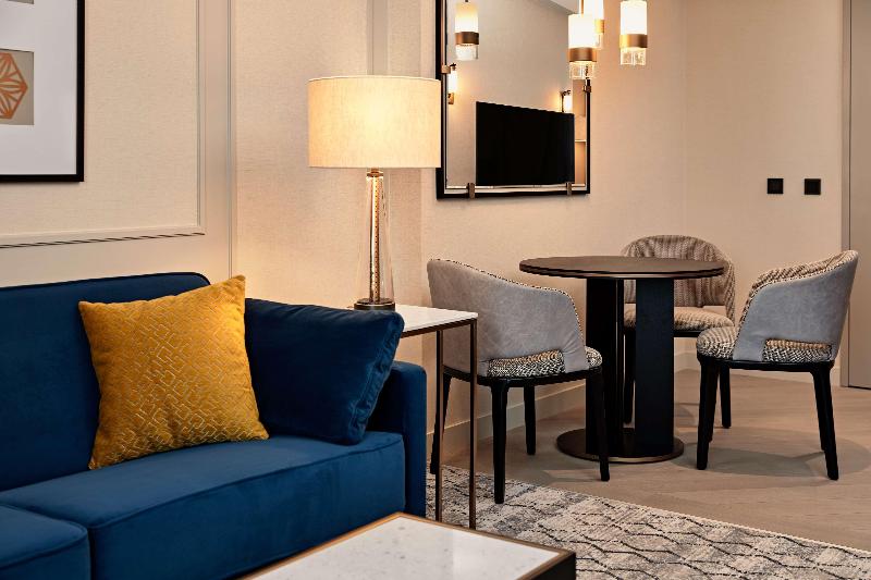 디럭스 룸 킹사이즈 침대, Novotel Bogor Golf Resort