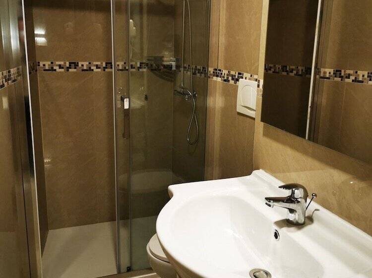 Standard Szoba, New Alexander