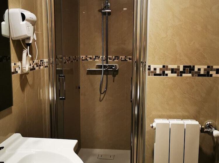 Standard Egyágyas Szoba, New Alexander