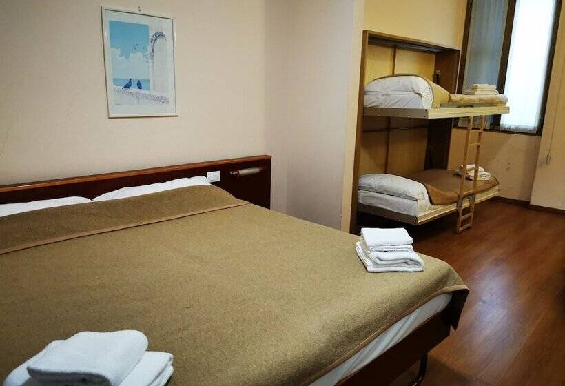 Négyágyas Standard Szoba, New Alexander