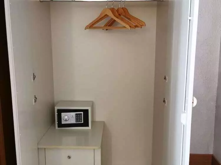 スタンダード４人部屋, New Alexander