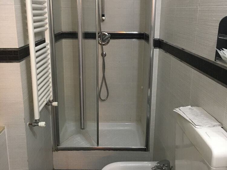 Négyágyas Standard Szoba, New Alexander