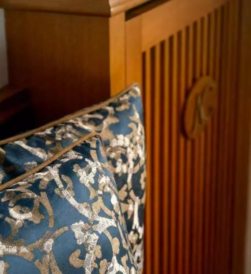اتاق استاندارد, Ambra Cortina Luxury&fashion