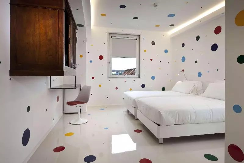 اتاق لوکس, Ambra Cortina Luxury&fashion