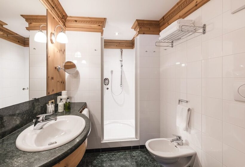 스탠다드 룸, Angelo Engel