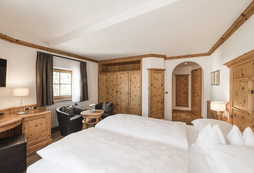 컴포트 룸, Angelo Engel