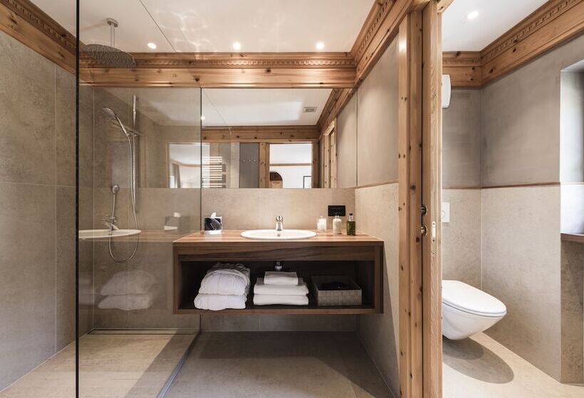 컴포트 룸, Angelo Engel