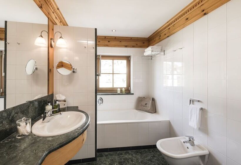 컴포트 룸, Angelo Engel