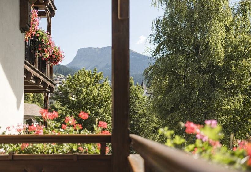 수피리어 룸, Angelo Engel