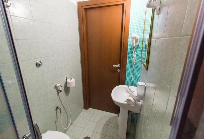 חדר סטנדרט לארבעה, Aquarium Termini