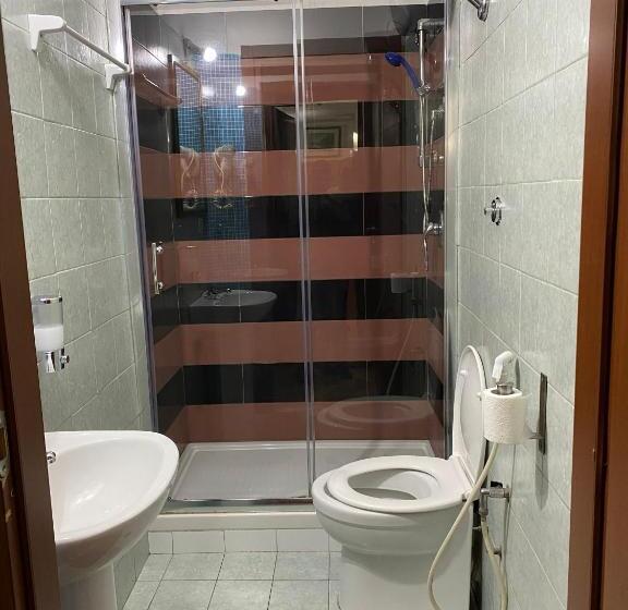 חדר סטנדרט לשלושה, Aquarium Termini