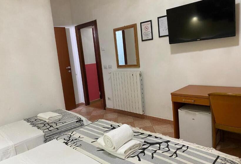 חדר סטנדרט לשלושה, Aquarium Termini