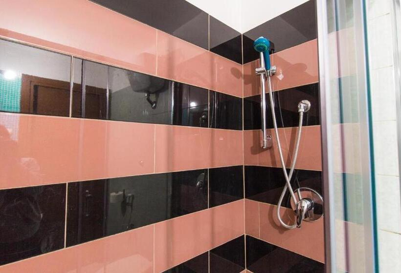 חדר סטנדרט לשלושה, Aquarium Termini