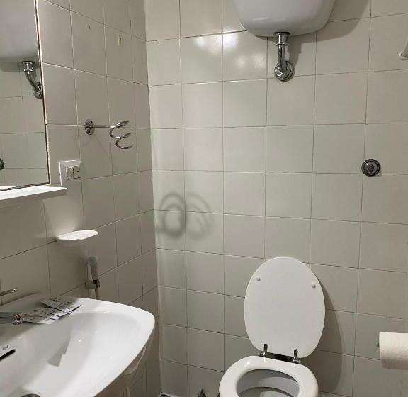 חדר משפחתי, Aquarium Termini