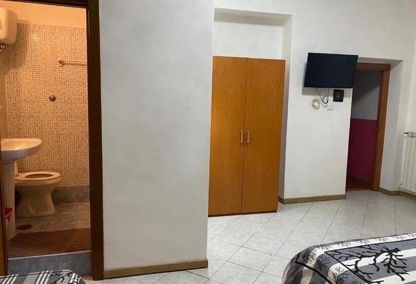 חדר משפחתי, Aquarium Termini