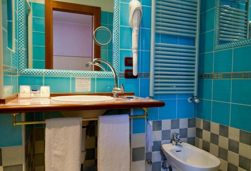 חדר דלוקס, Atlanta Augustus