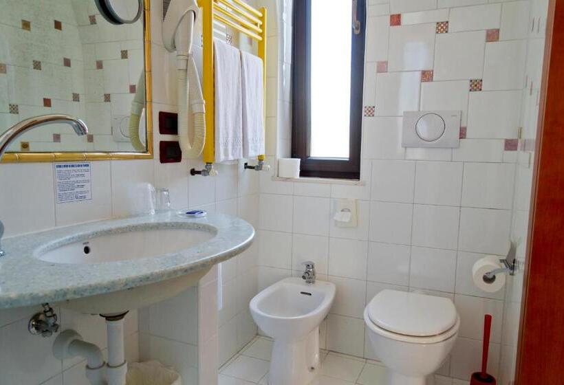 חדר דלוקס, Atlanta Augustus