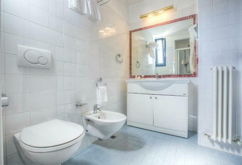 חדר אקונומי, Boemia