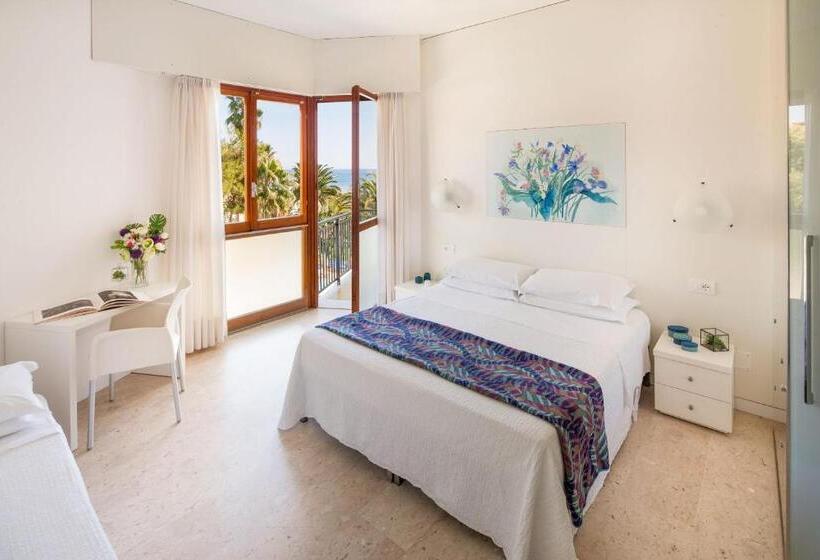 带阳台的三人标准间, Caravelle Thalasso & Wellness