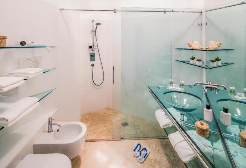 带阳台标准四人间, Caravelle Thalasso & Wellness