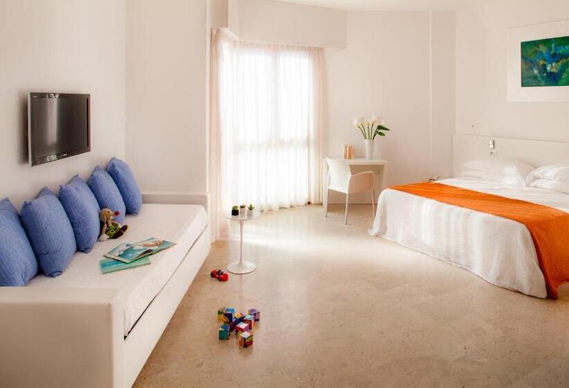 带阳台标准四人间, Caravelle Thalasso & Wellness