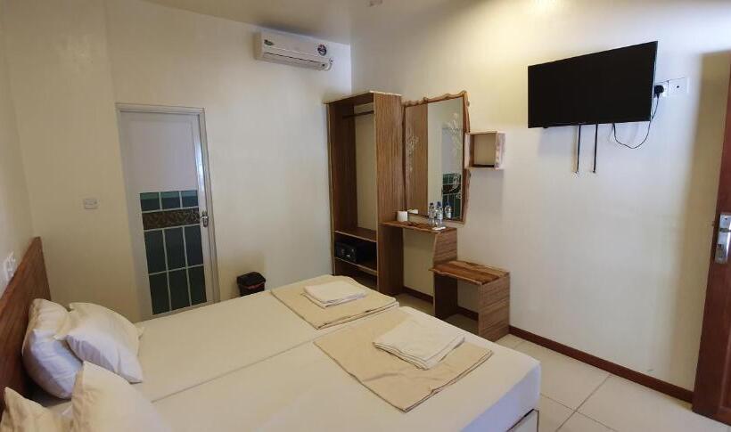 اتاق اکونومی, Surf Deck