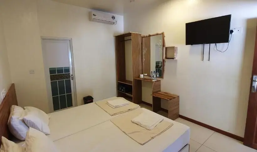اتاق اکونومی, Surf Deck