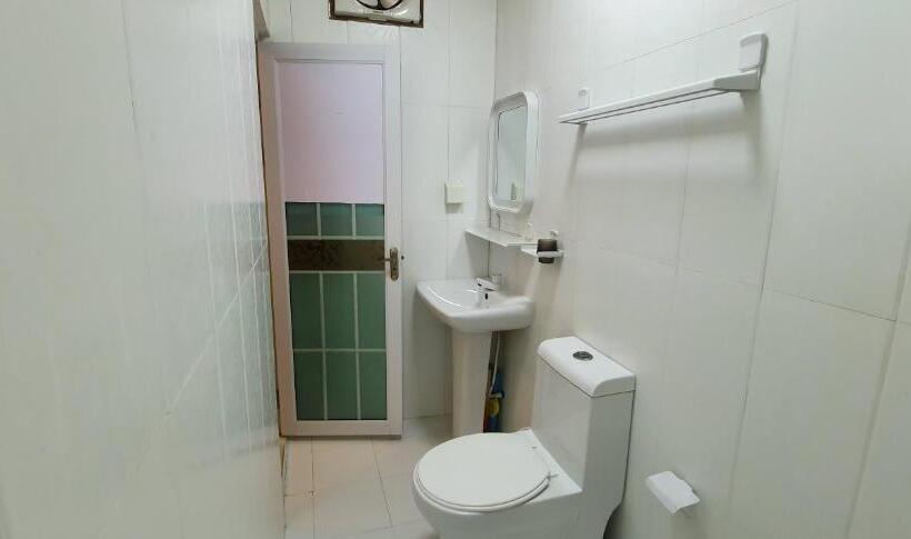 اتاق اکونومی, Surf Deck