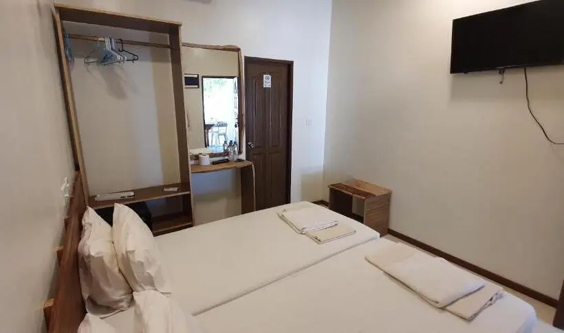 اتاق اکونومی, Surf Deck