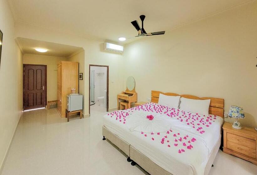 اتاق ساده سه نفره, Sunrise Inn