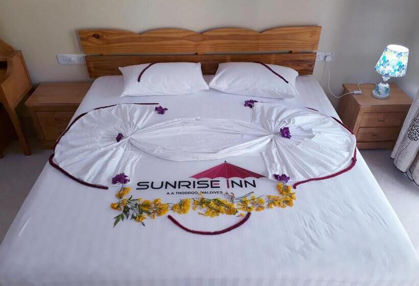 اتاق ساده سه نفره, Sunrise Inn
