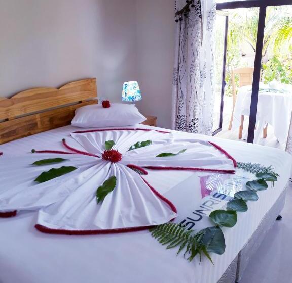 اتاق ساده سه نفره, Sunrise Inn