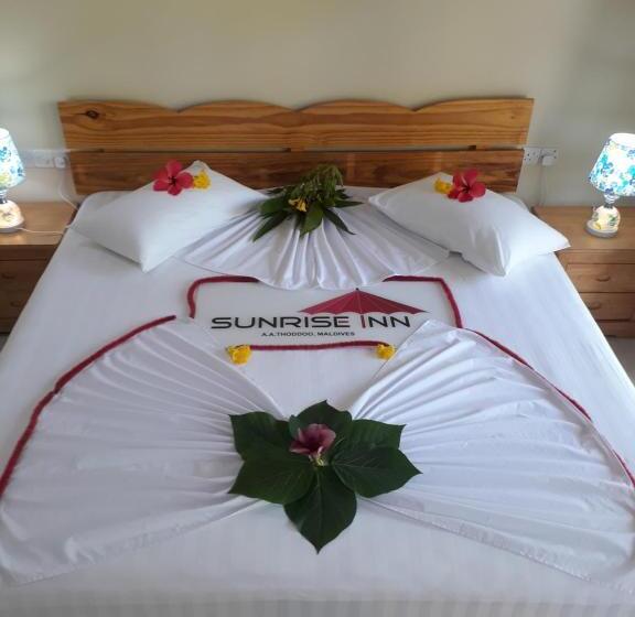 اتاق ساده سه نفره, Sunrise Inn