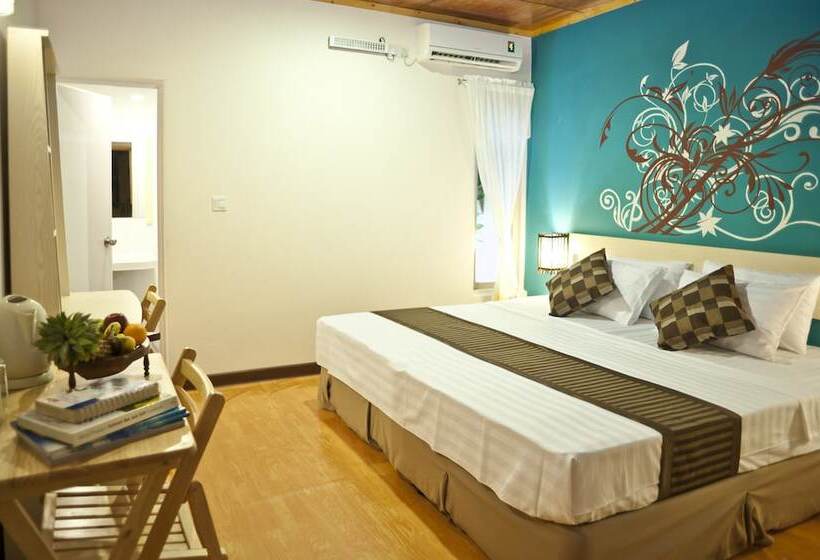 اتاق لوکس با چشم‌انداز باغ, Stingray Beach Inn