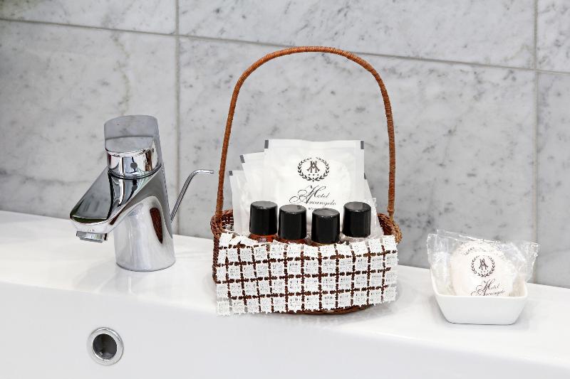 اتاق استاندارد سه نفره, Arcangelo