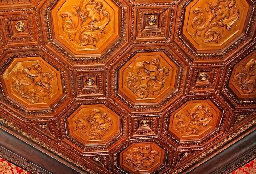 اتاق لوکس, Arcangelo