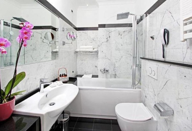 اتاق لوکس, Arcangelo