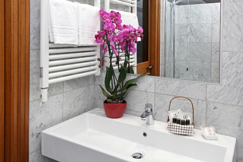 اتاق لوکس, Arcangelo