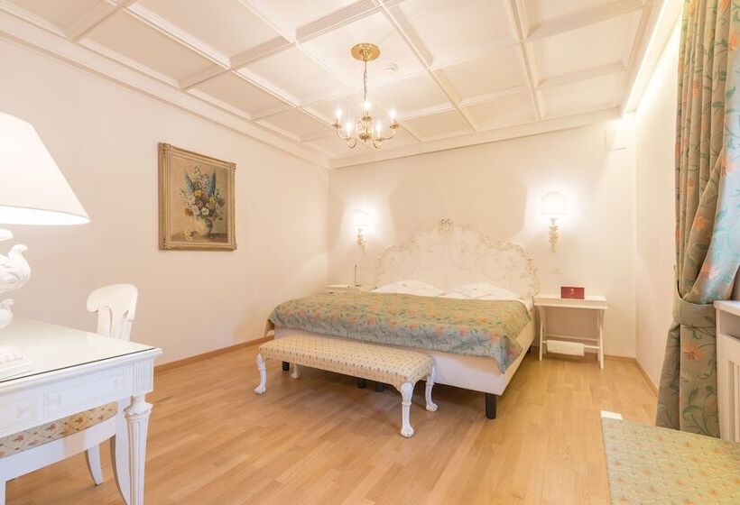 חדר קומפורט, Elephant