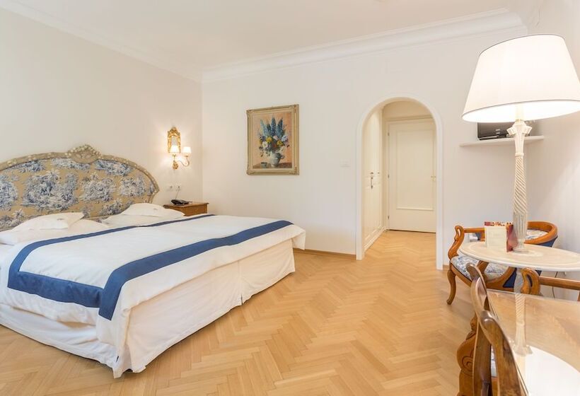 חדר קומפורט, Elephant