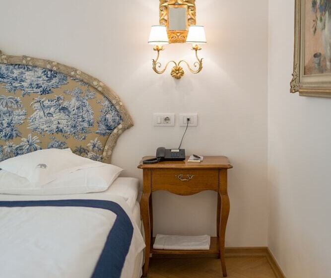 חדר קומפורט, Elephant