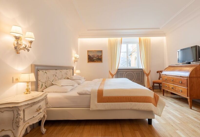 חדר דלוקס, Elephant