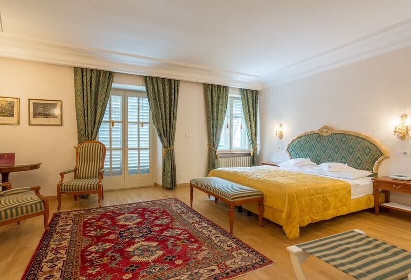 חדר דלוקס, Elephant