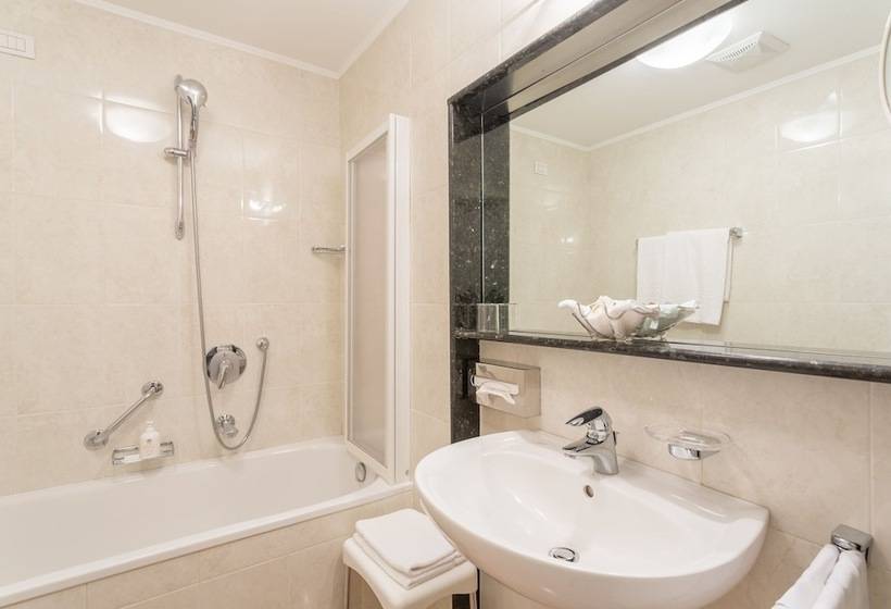 חדר דלוקס, Elephant