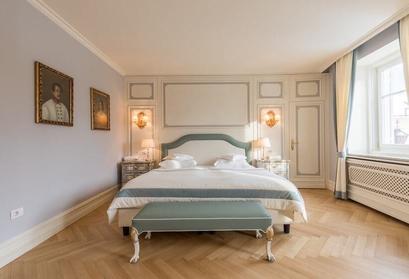 סוויטת ג'וניור, Elephant