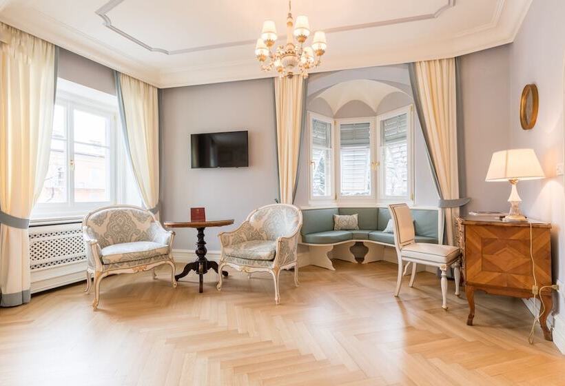 סוויטת ג'וניור, Elephant