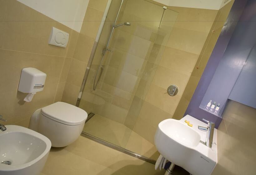 스탠다드 룸, Emilia