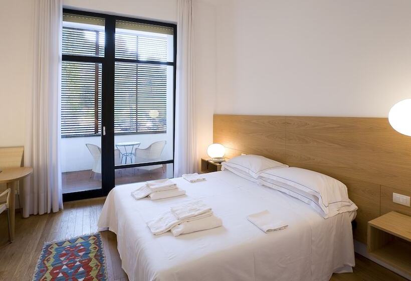 스탠다드 룸, Emilia