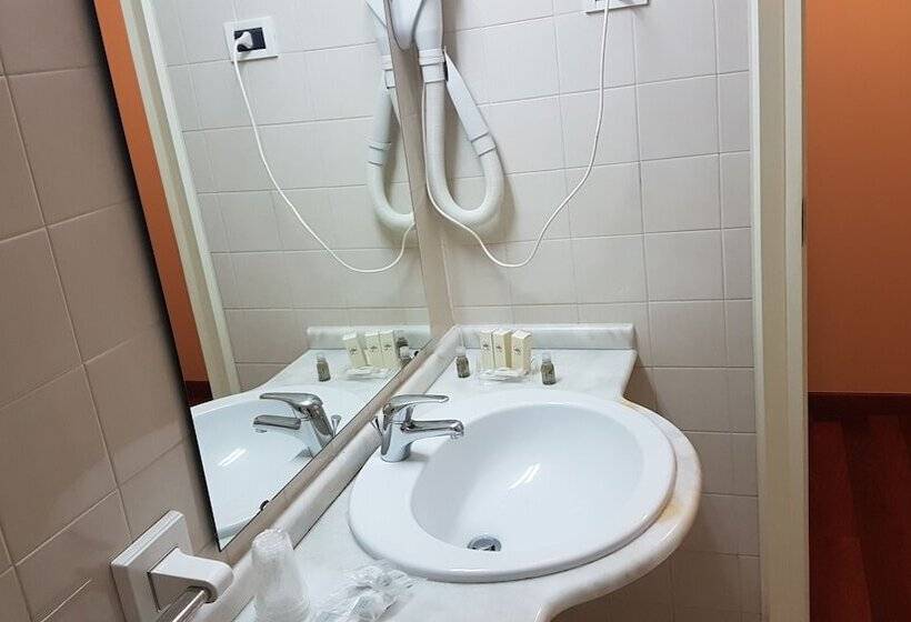 اتاق اکونومی, Grand Hotel Lamezia